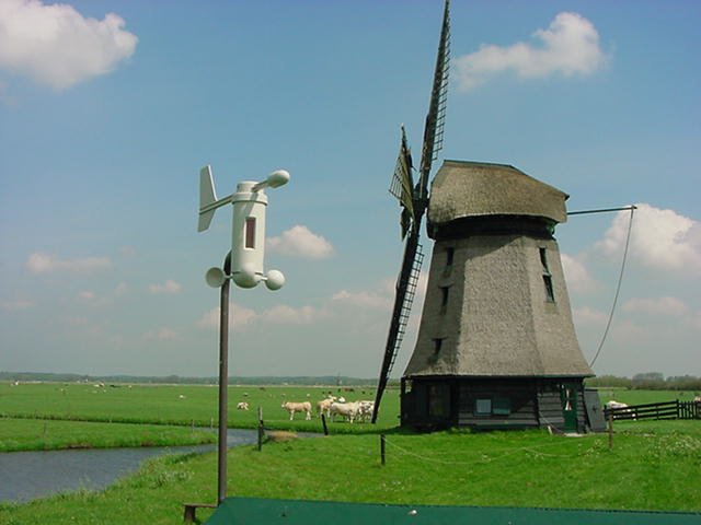 Anemometer.jpg (42086 bytes)